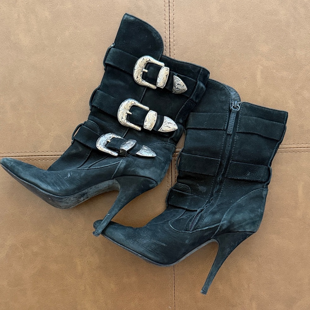 Vero Cuoio Black Heeled Boots with Metallic Buckles